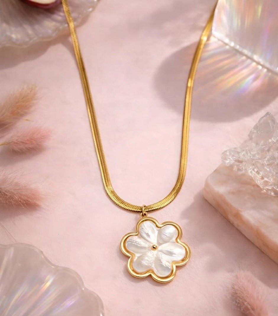 shimmering mother-of-pearl flower pendant