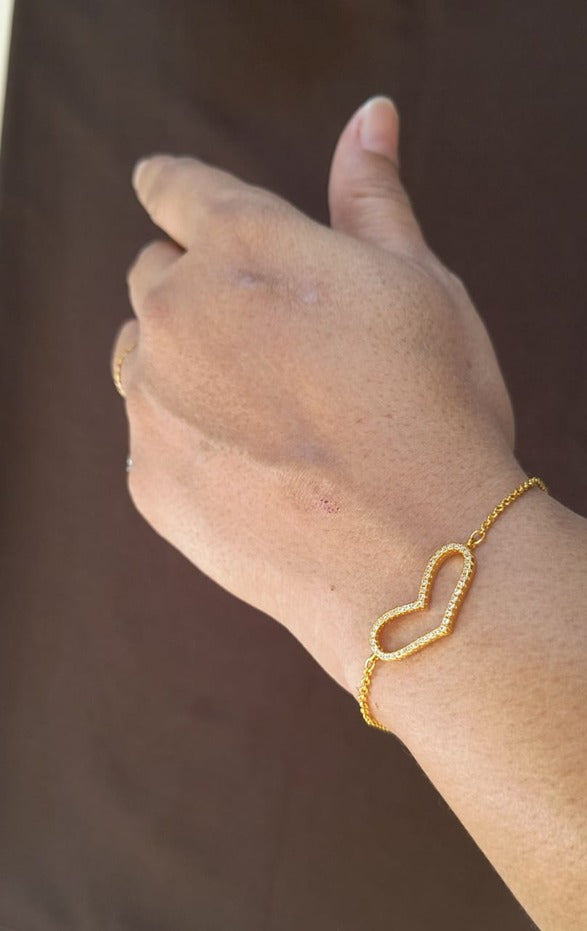 Dainty heart shaped minimal and microgold plated bracelet